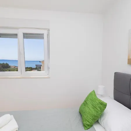 Luxury Shine&roze With Sea View&parking Near Podstrana