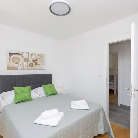 Apartment Luxury Shine&roze With Sea View&parking Near