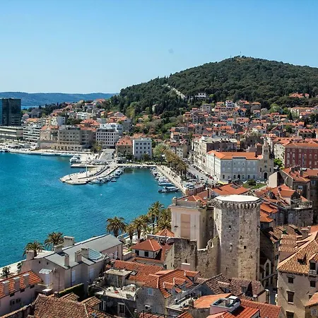 Apartment Luxury Shine&roze With Sea View&parking Near Podstrana