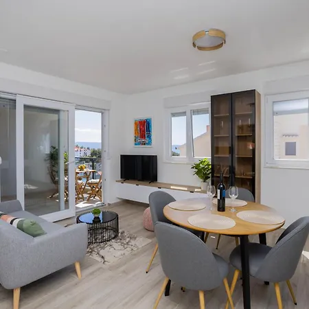 Apartment Luxury Shine&roze With Sea View&parking Near Podstrana