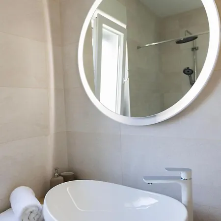 Luxury Shine&roze With Sea View&parking Near Apartment Podstrana