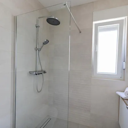 Luxury Shine&roze With Sea View&parking Near Apartment Podstrana