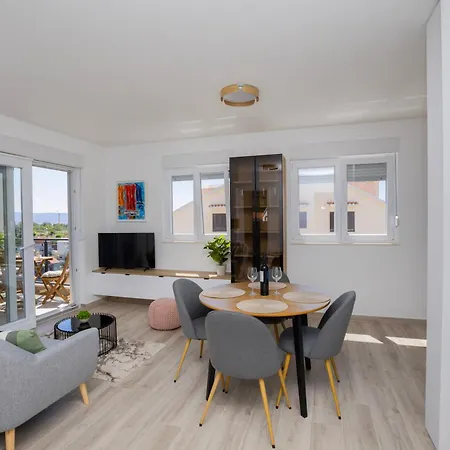 Apartment Luxury Shine&roze With Sea View&parking Near